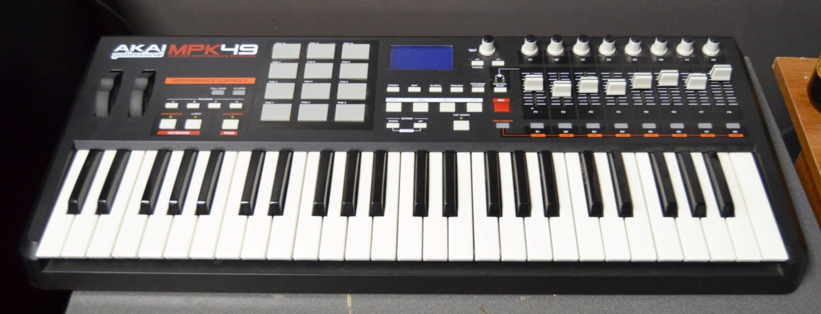 Akai MPK49 USB/Midi Performance Keyboard Used The Guitar Hangar