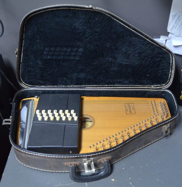 Oscar Schmidt - Model 45 C/R Appalachian Auto Harp w/ Case - Used - Image 7
