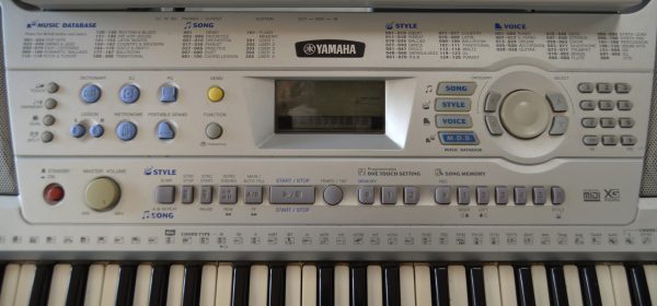 Yamaha - PSR-290 PortaTone Electric Keyboard w/ Stand - Used