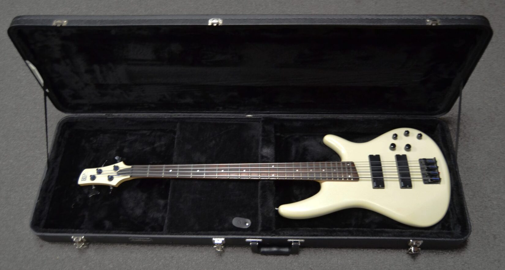 Ibanez - SR250 Sound Gear Series Electric Bass Guitar w/ HSC - Used - Image 11