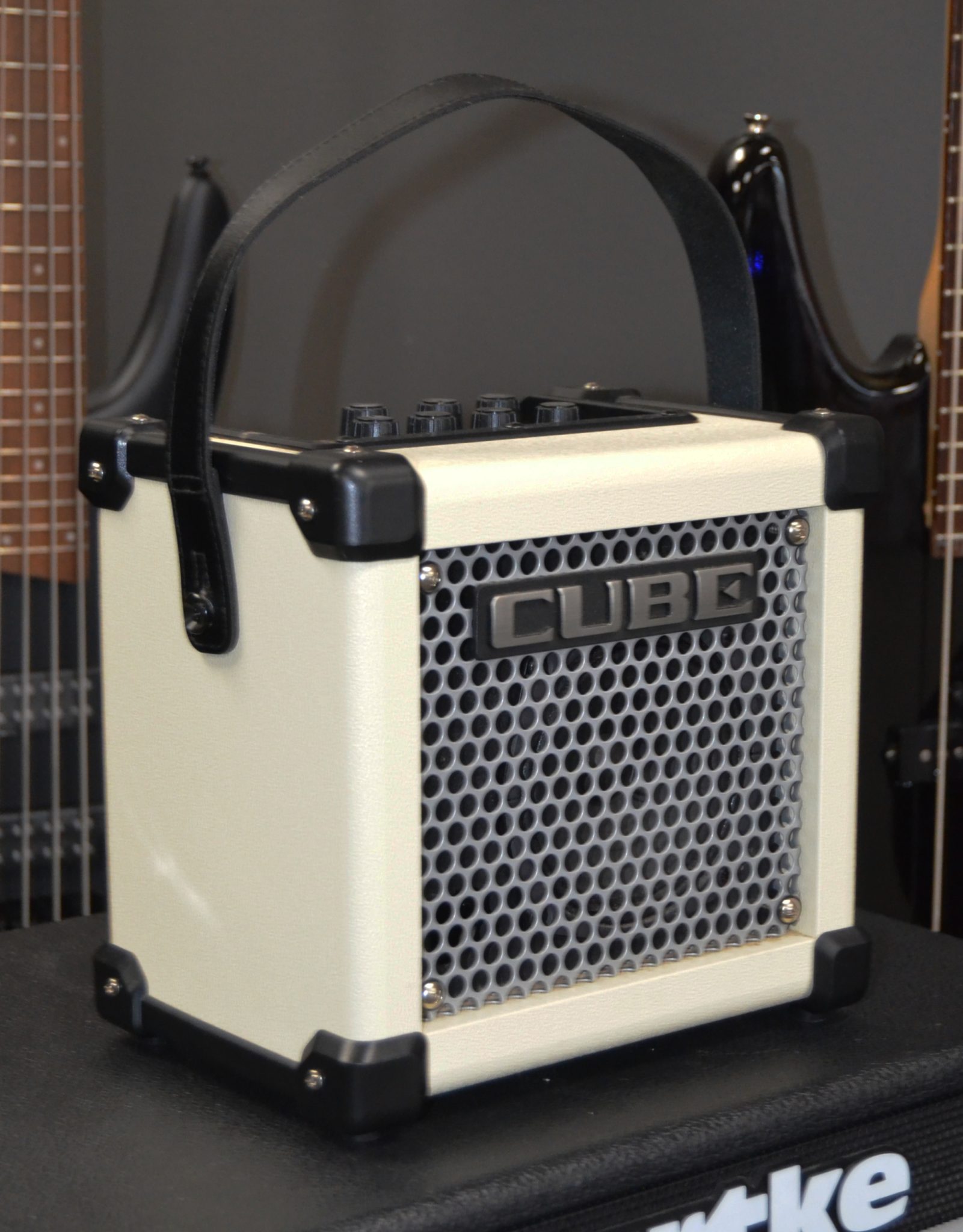 Roland - Micro Cube Portable Guitar Amplifier - Used - Image 3