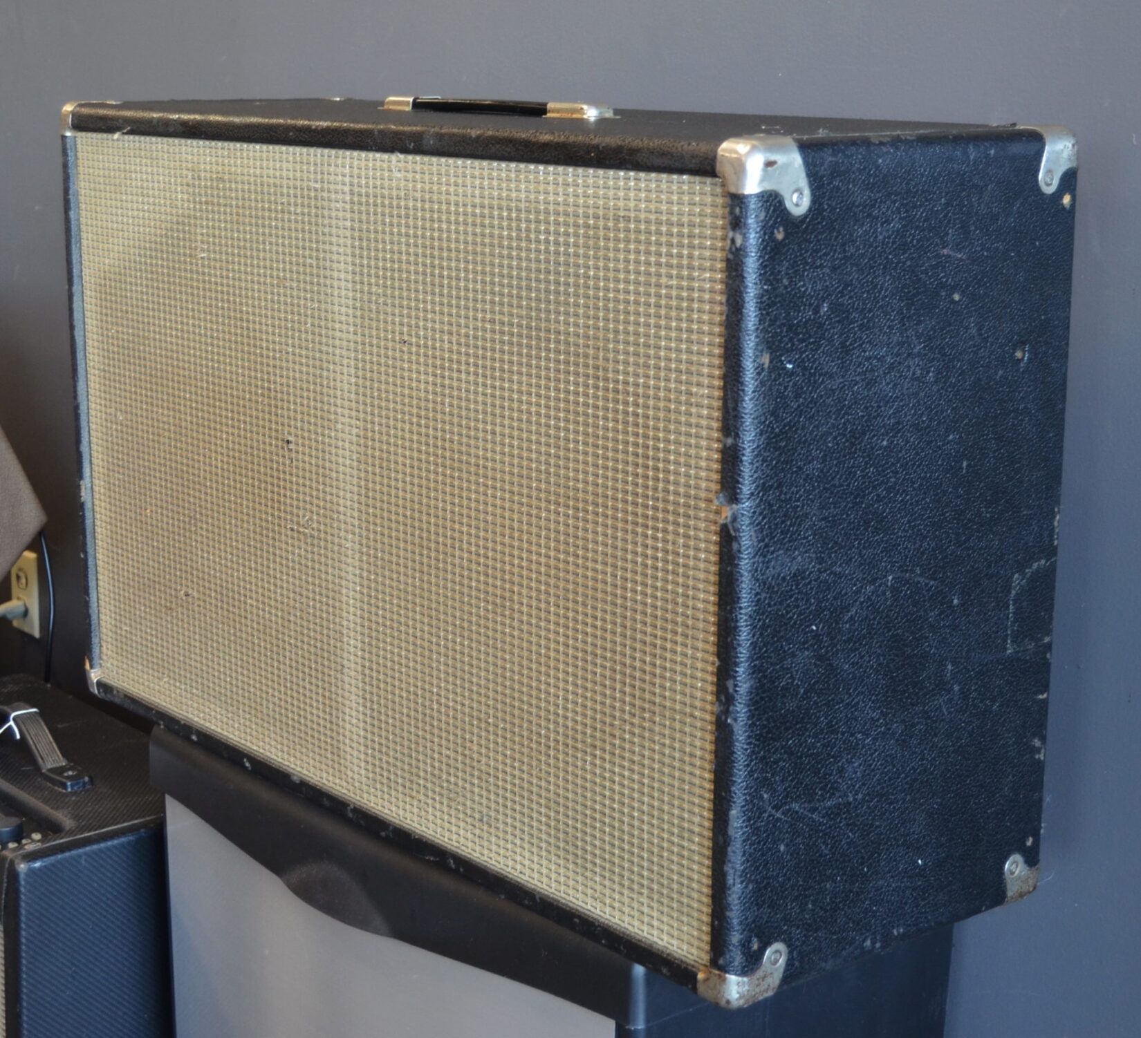 Fender - 2x12 Vintage Bassman Cabinet - Used - Image 3