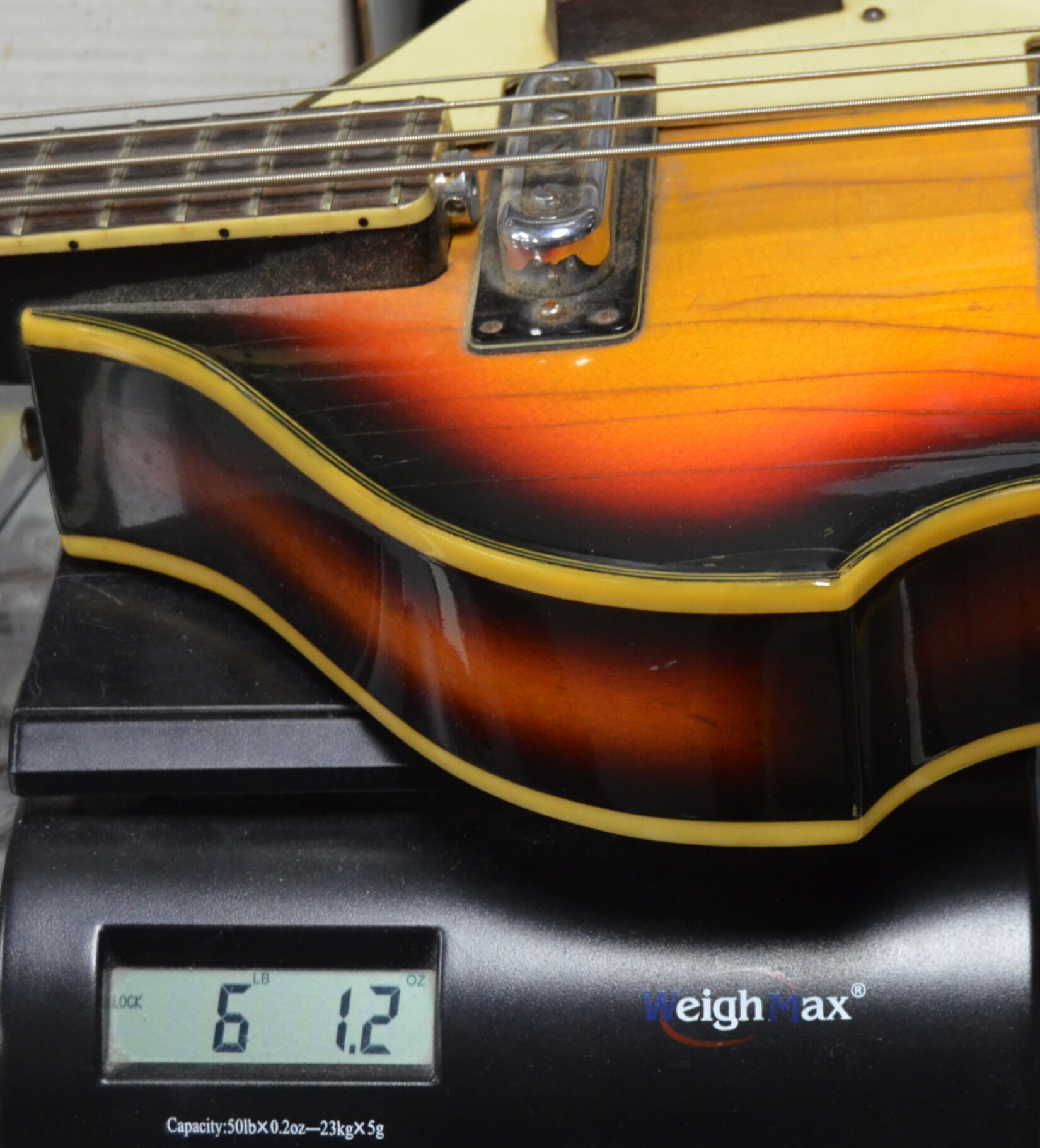 Univox - Viola Bass Guitar w/ Case - Used - Image 18